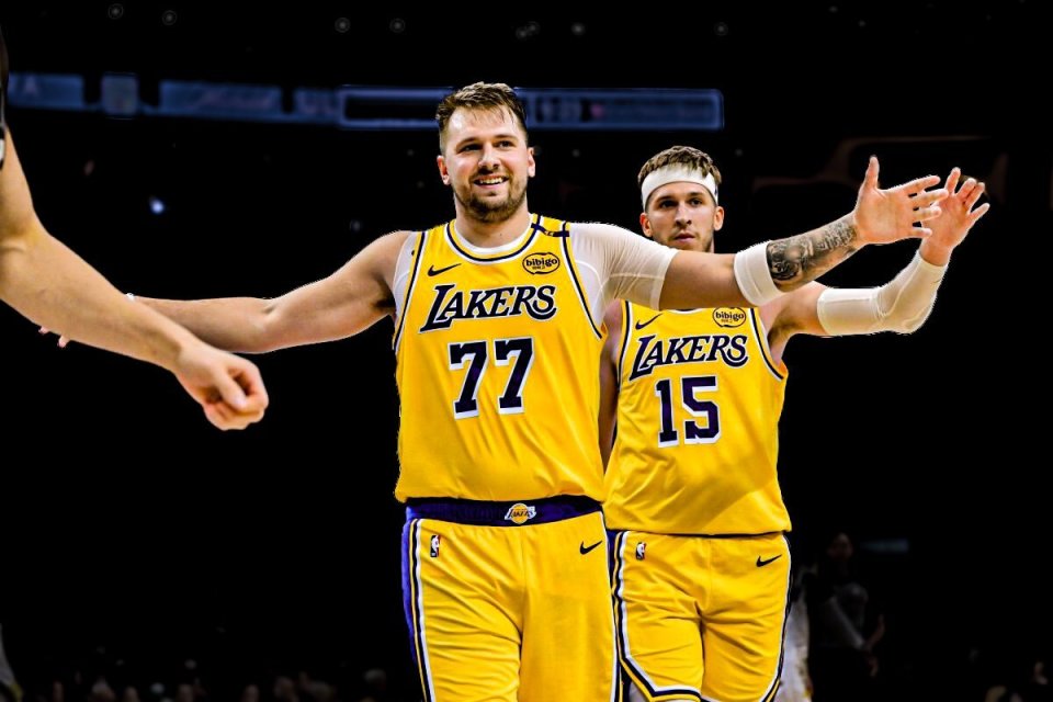 东契奇意外战胜RNG，比赛规则变更引爆全场！引发球迷热议的简单介绍