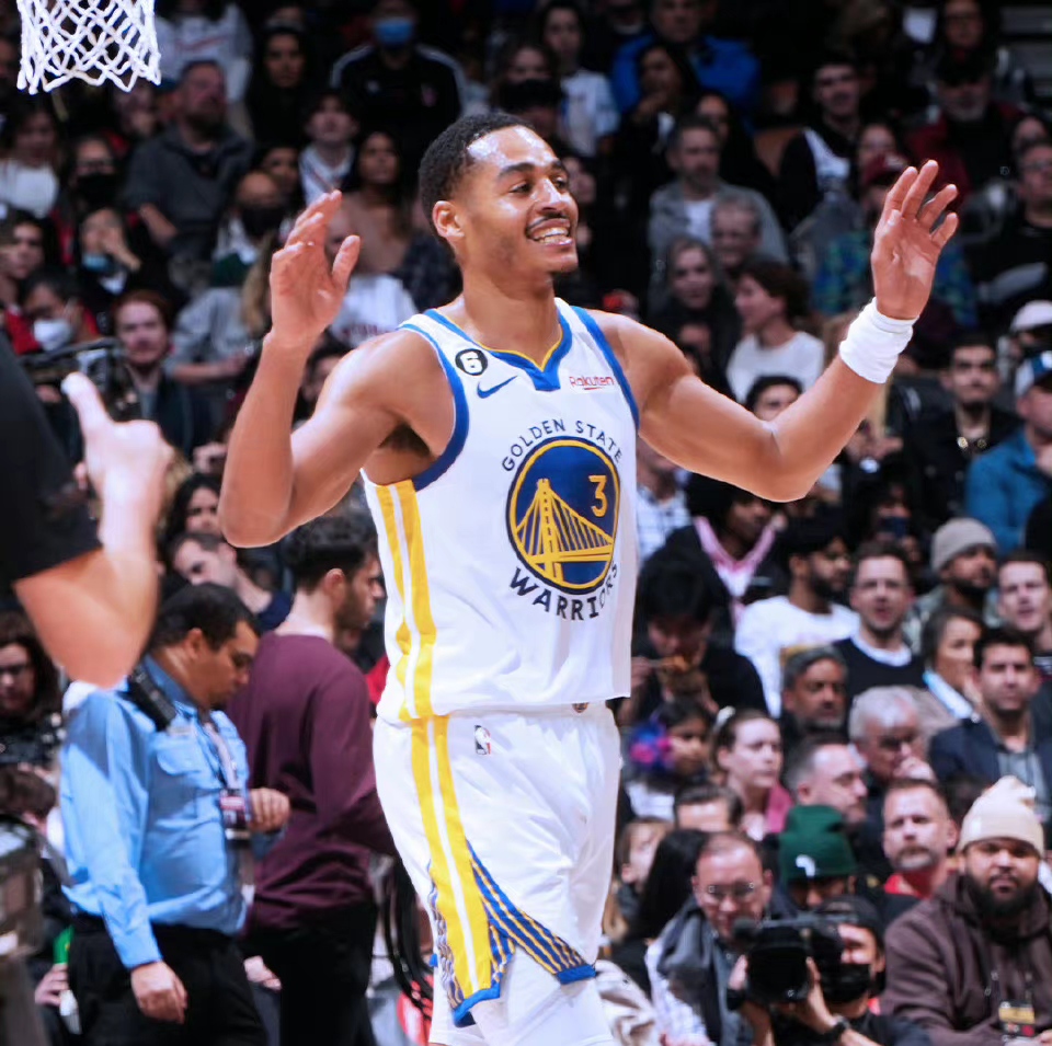 开云体育-Rookie迎来三赛季出色发挥，尤文图斯观众热烈欢呼！上演精彩一战-开云体育